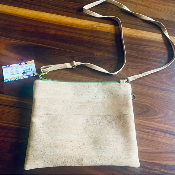 Beautiful CORK vegan crossbody bag NWT - Picture 2 of 8